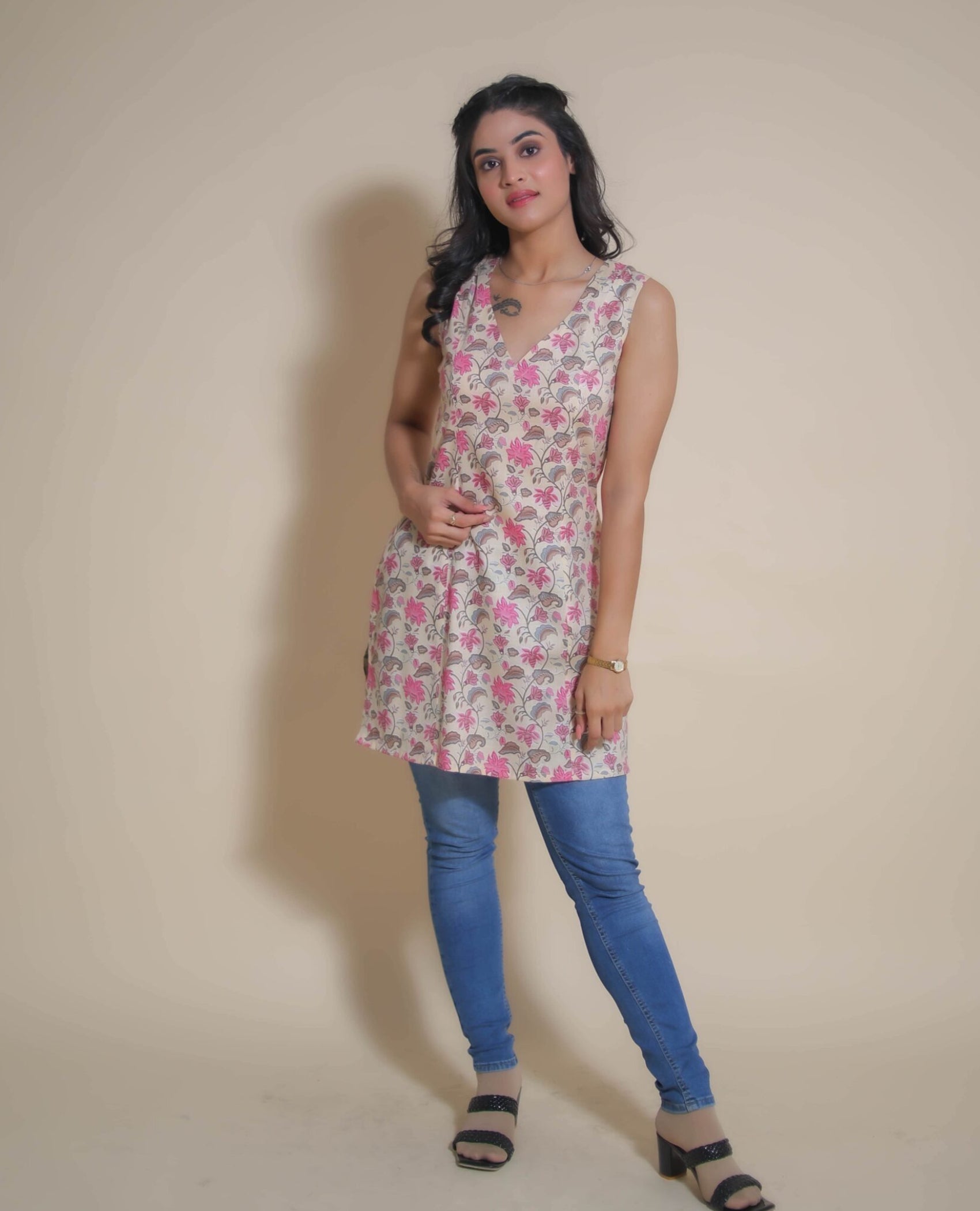 KELLPAR  V NECK SHORT KURTI