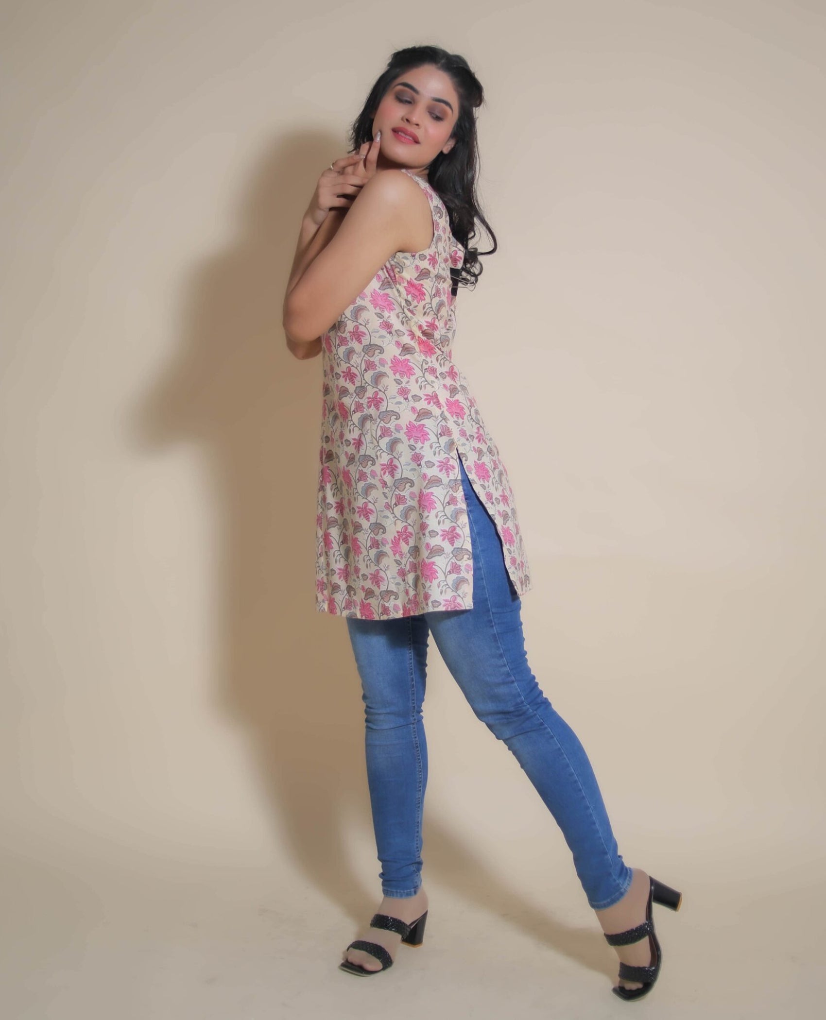 KELLPAR  V NECK SHORT KURTI