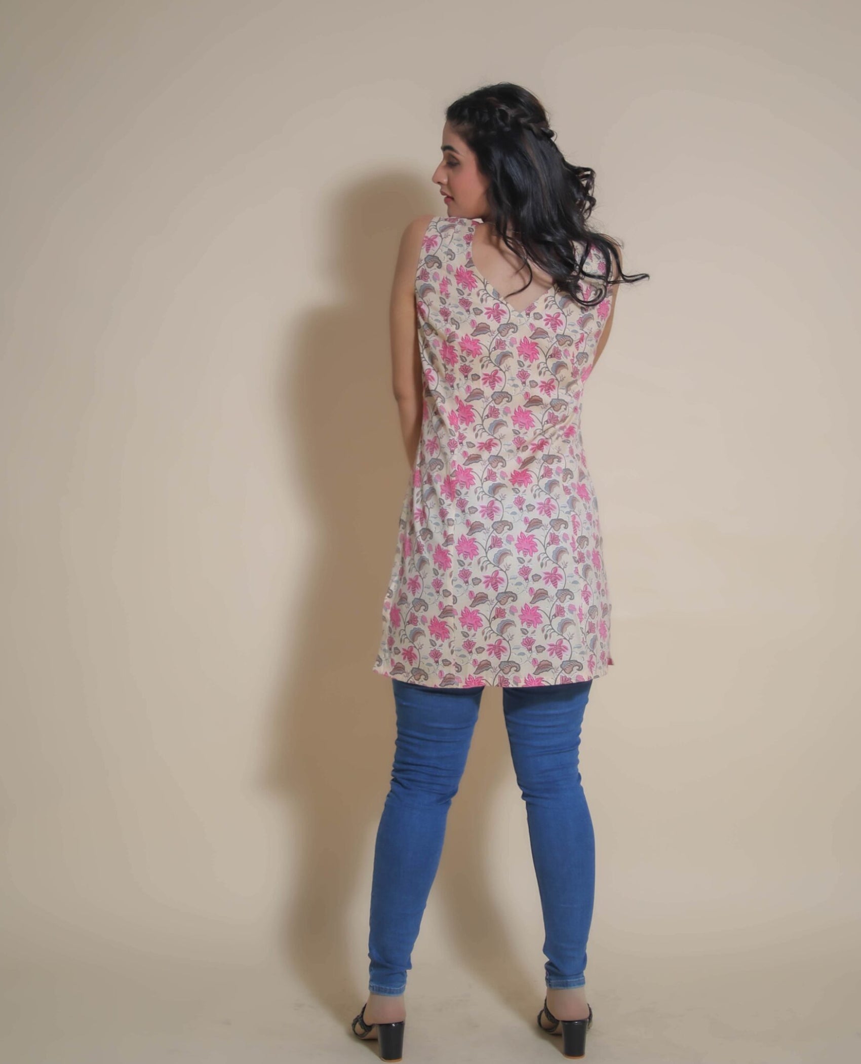 KELLPAR  V NECK SHORT KURTI