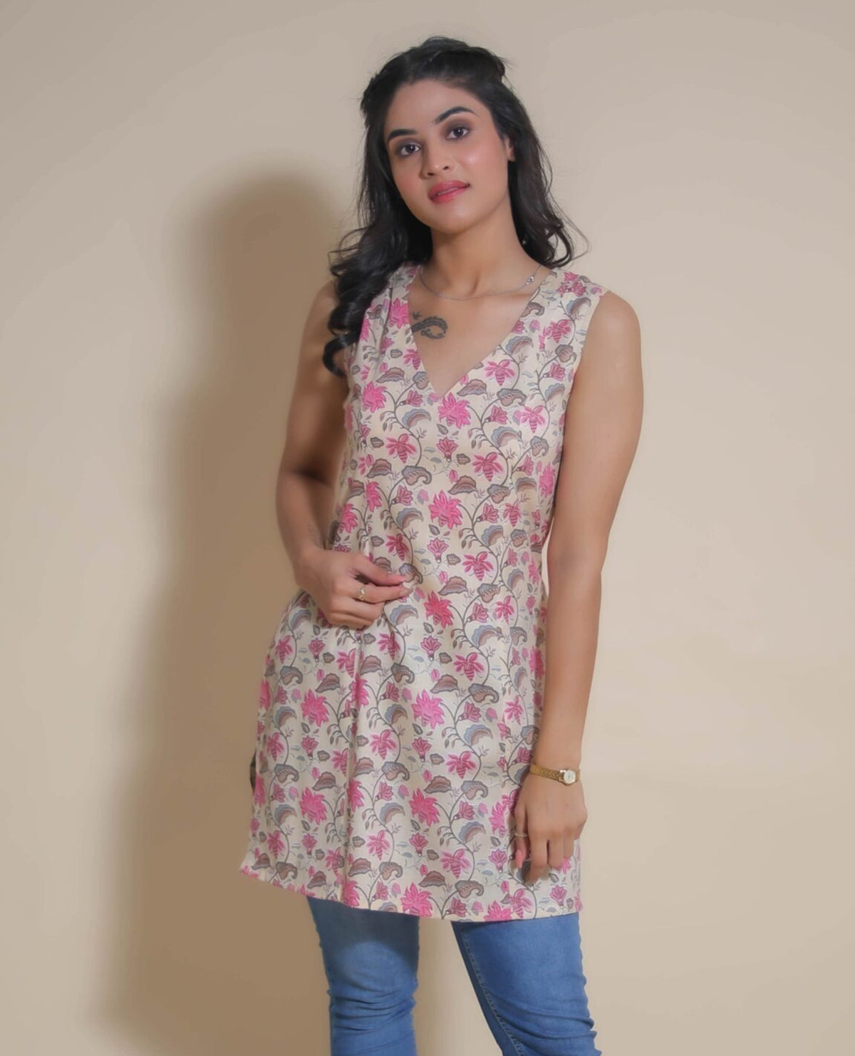 KELLPAR  V NECK SHORT KURTI