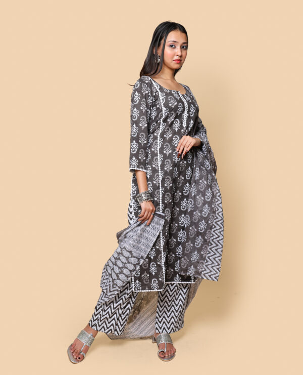 Kellpar Sadgi Ka Andaaz - Image 2